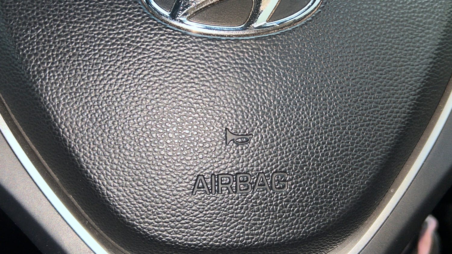 Used 2020 Hyundai Elite i20 Sportz Plus 1.2 Petrol Manual top_features Airbags
