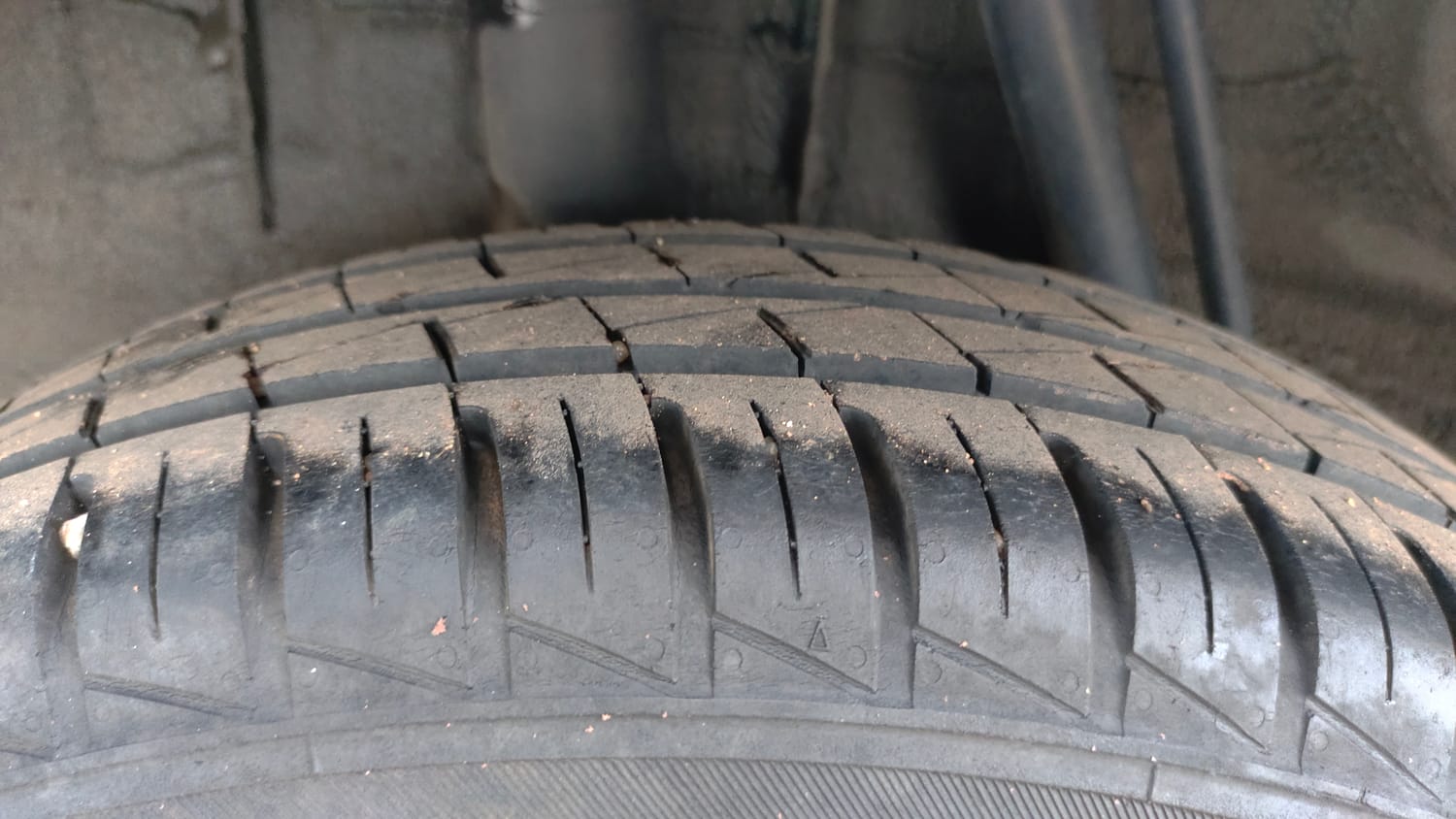 Used 2021 Renault Kwid RXT 1.0 Opt Petrol Manual tyres RIGHT REAR TYRE TREAD VIEW