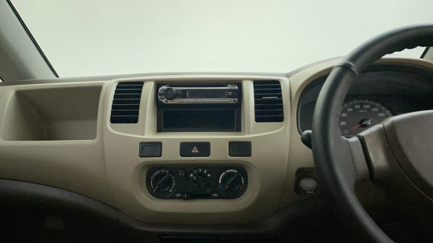 Used 2014 Maruti Suzuki Estilo LXi BS-IV Petrol Manual interior MUSIC SYSTEM & AC CONTROL VIEW