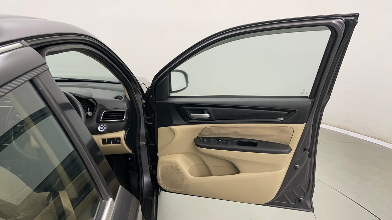 Used 2018 Honda Amaze 1.2 V MT Petrol Petrol Manual interior RIGHT FRONT DOOR OPEN VIEW