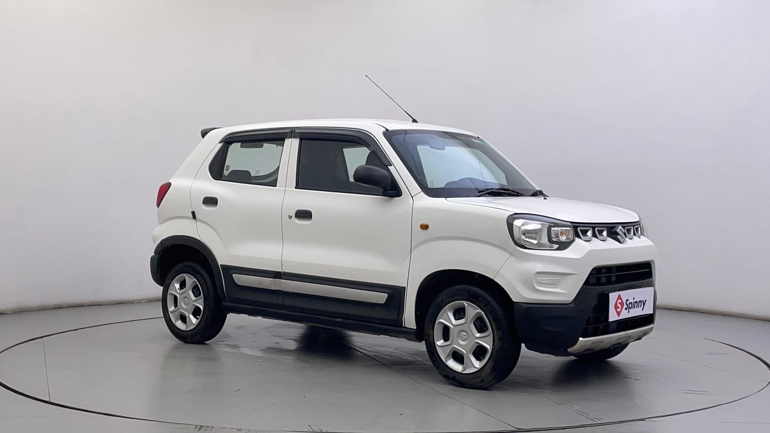 Used 2021 Maruti Suzuki S-Presso VXi AMT Petrol Automatic exterior RIGHT FRONT CORNER VIEW