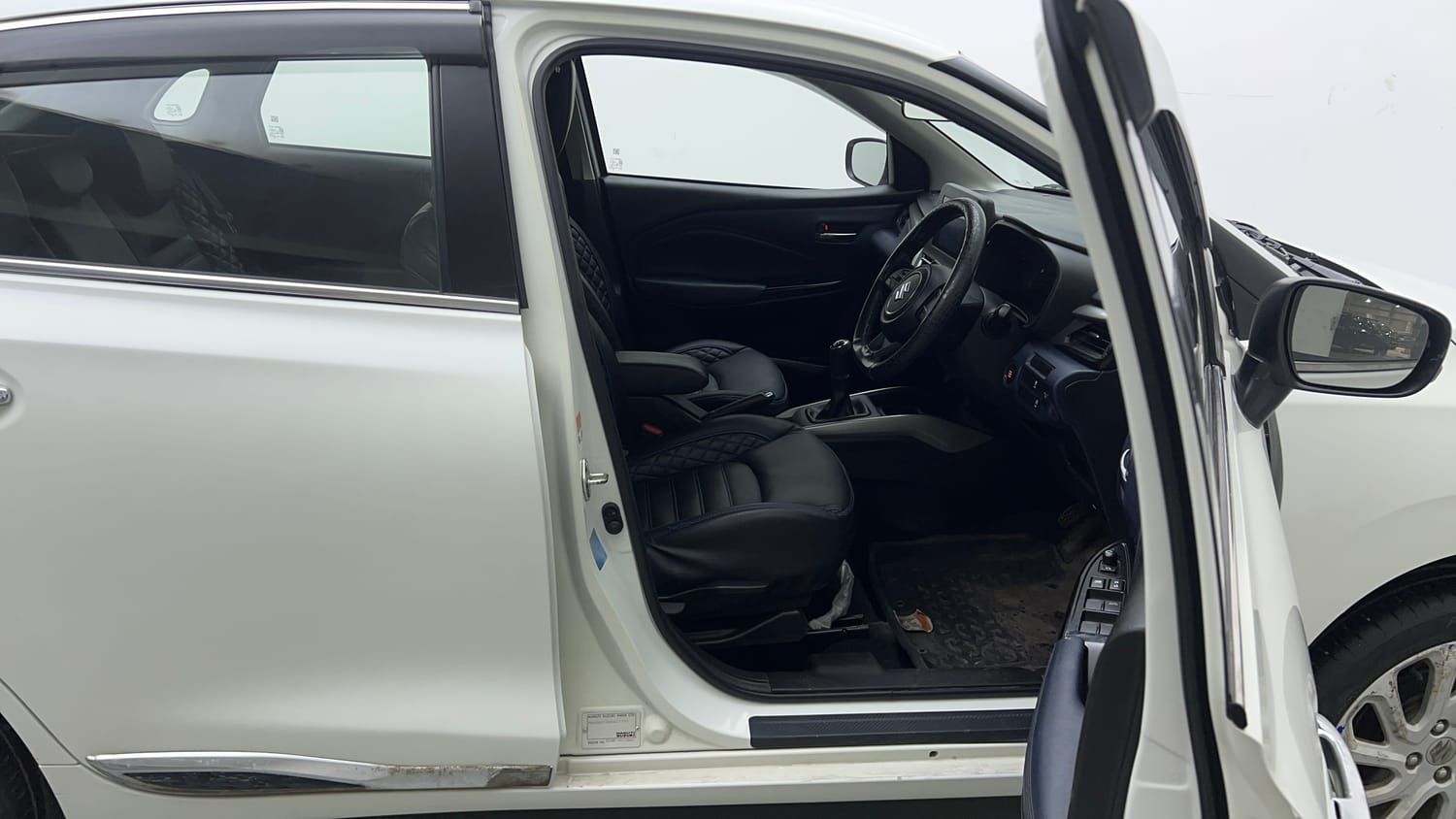 Used 2025 Maruti Suzuki Baleno Zeta MT Petrol Manual interior RIGHT SIDE FRONT DOOR CABIN VIEW