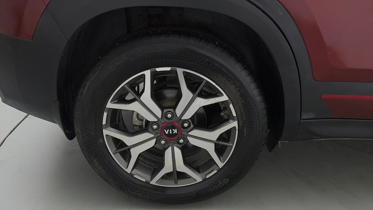 Used 2021 Kia Seltos GTX Plus DCT 1.4 Petrol Automatic tyres RIGHT REAR TYRE RIM VIEW
