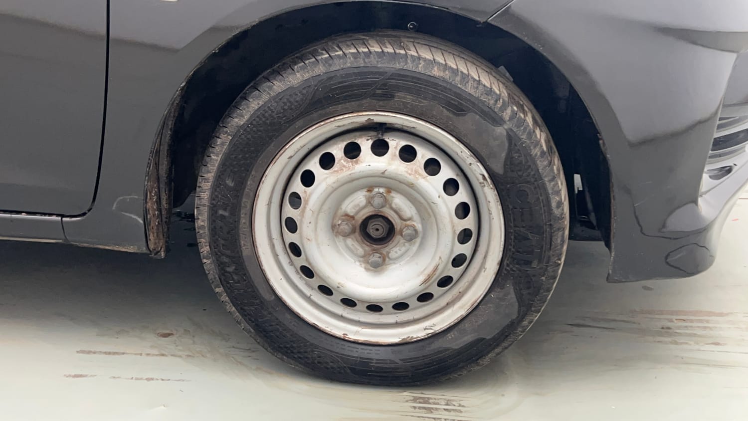 Used 2015 Honda Amaze 1.2 E i-VTEC Petrol Manual tyres RIGHT FRONT TYRE RIM VIEW