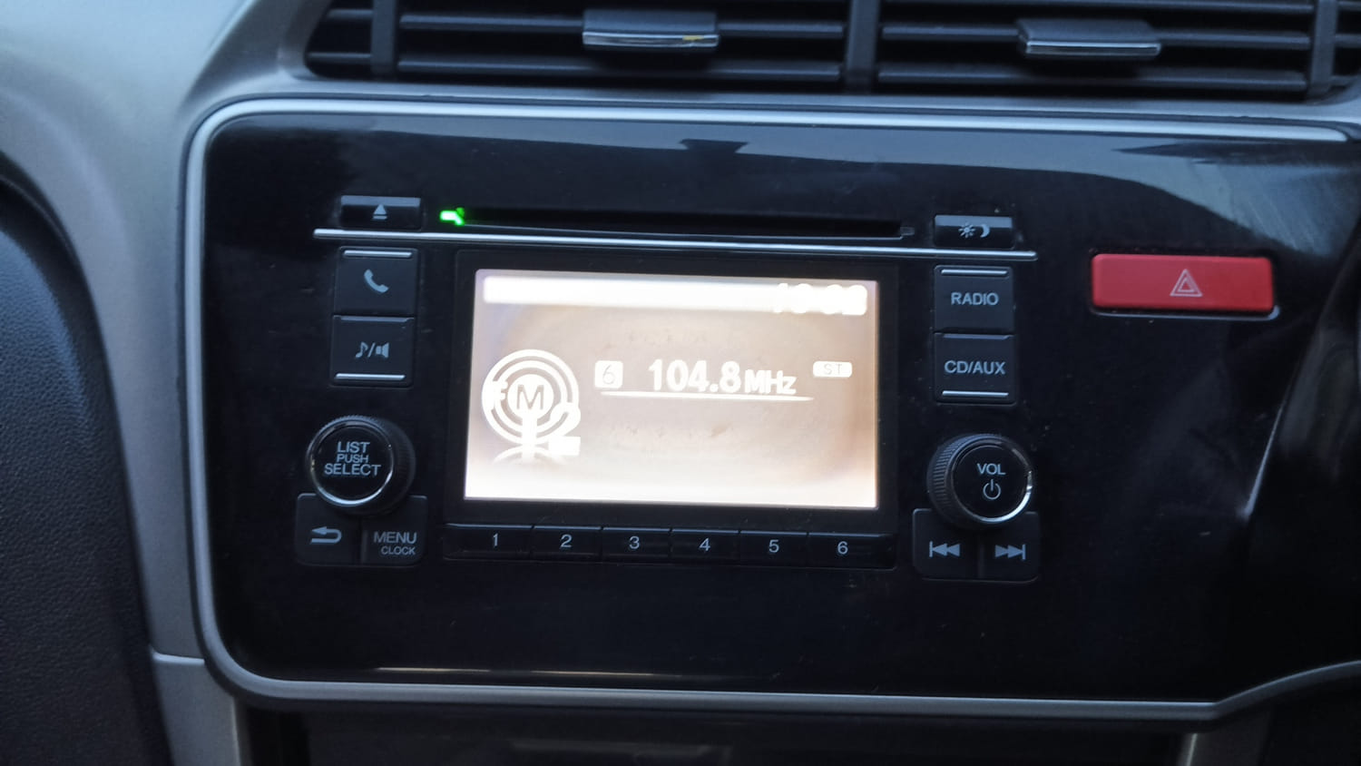 Used 2015 Honda City V Petrol Manual interior MUSIC SYSTEM & AC CONTROL VIEW