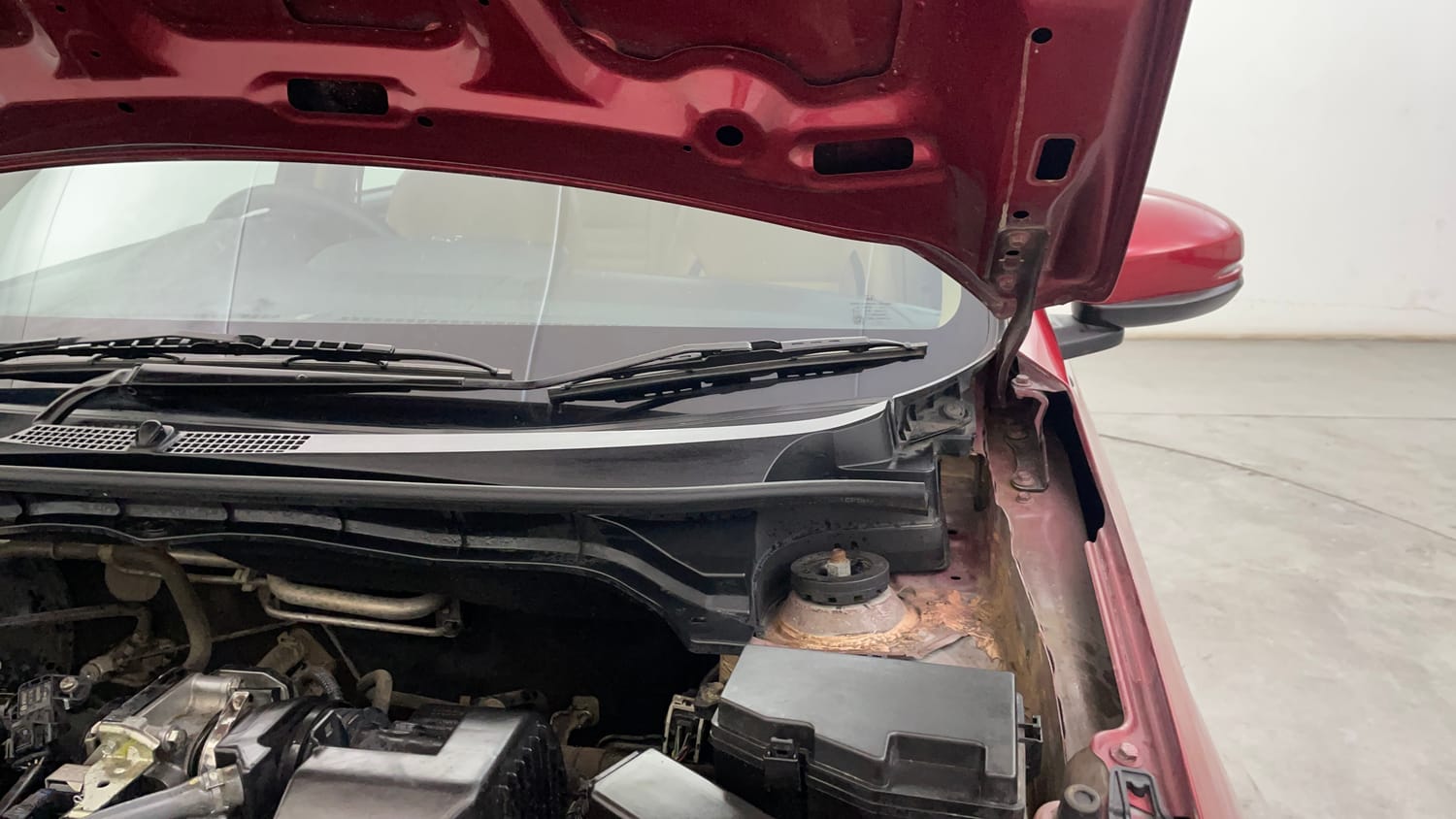 Used 2018 Honda Amaze 1.2 VX MT Petrol Petrol Manual engine ENGINE LEFT SIDE HINGE & APRON VIEW