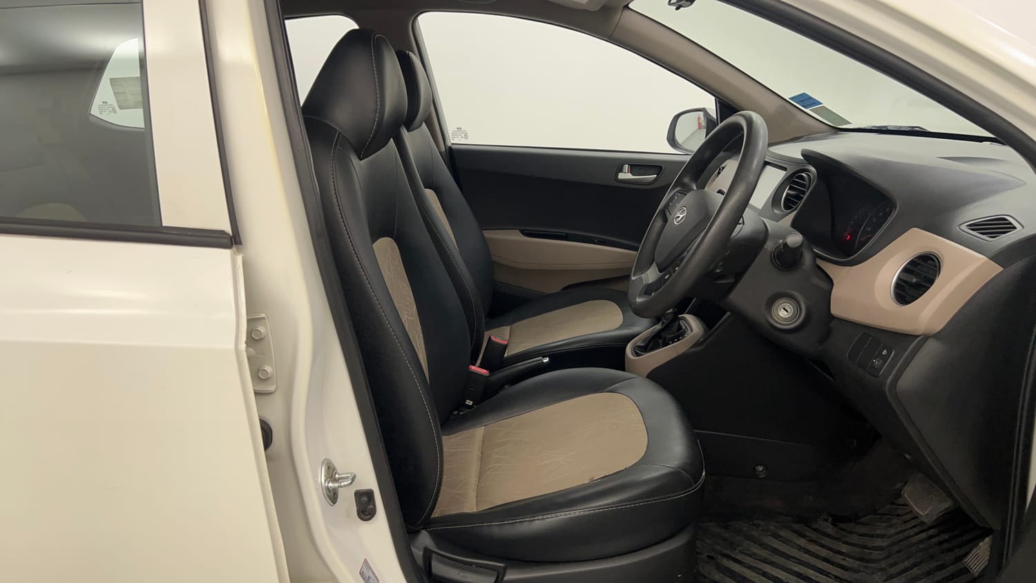Used 2018 Hyundai Grand i10 Sportz AT 1.2 Kappa VTVT Petrol Automatic interior RIGHT SIDE FRONT DOOR CABIN VIEW