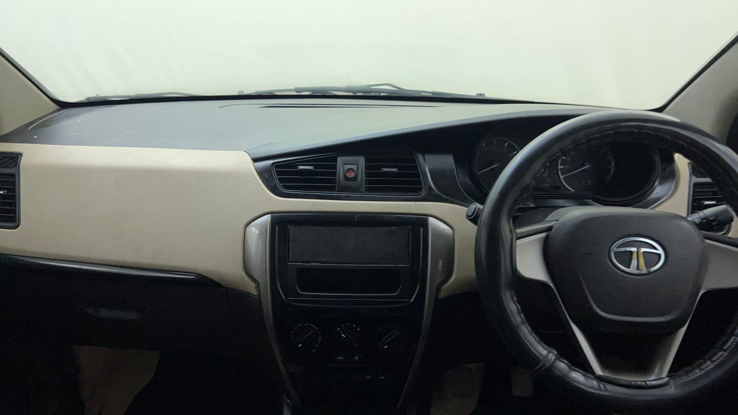 Used 2015 Tata Zest XE Petrol Petrol Manual interior MUSIC SYSTEM & AC CONTROL VIEW
