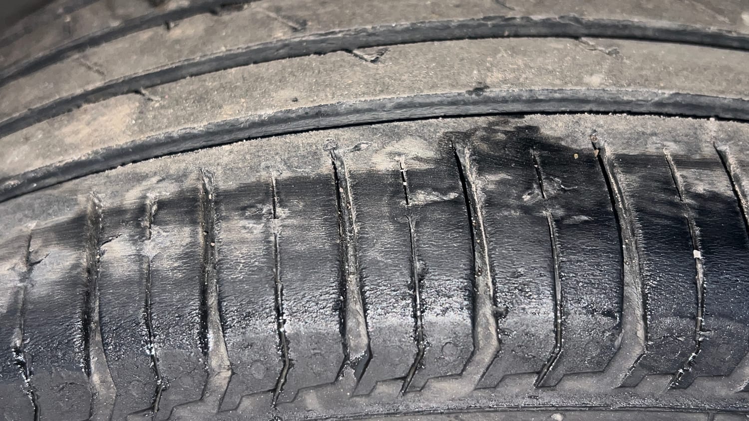 Used 2024 Volkswagen Virtus Topline 1.0 TSI AT Petrol Automatic tyres LEFT FRONT TYRE TREAD VIEW
