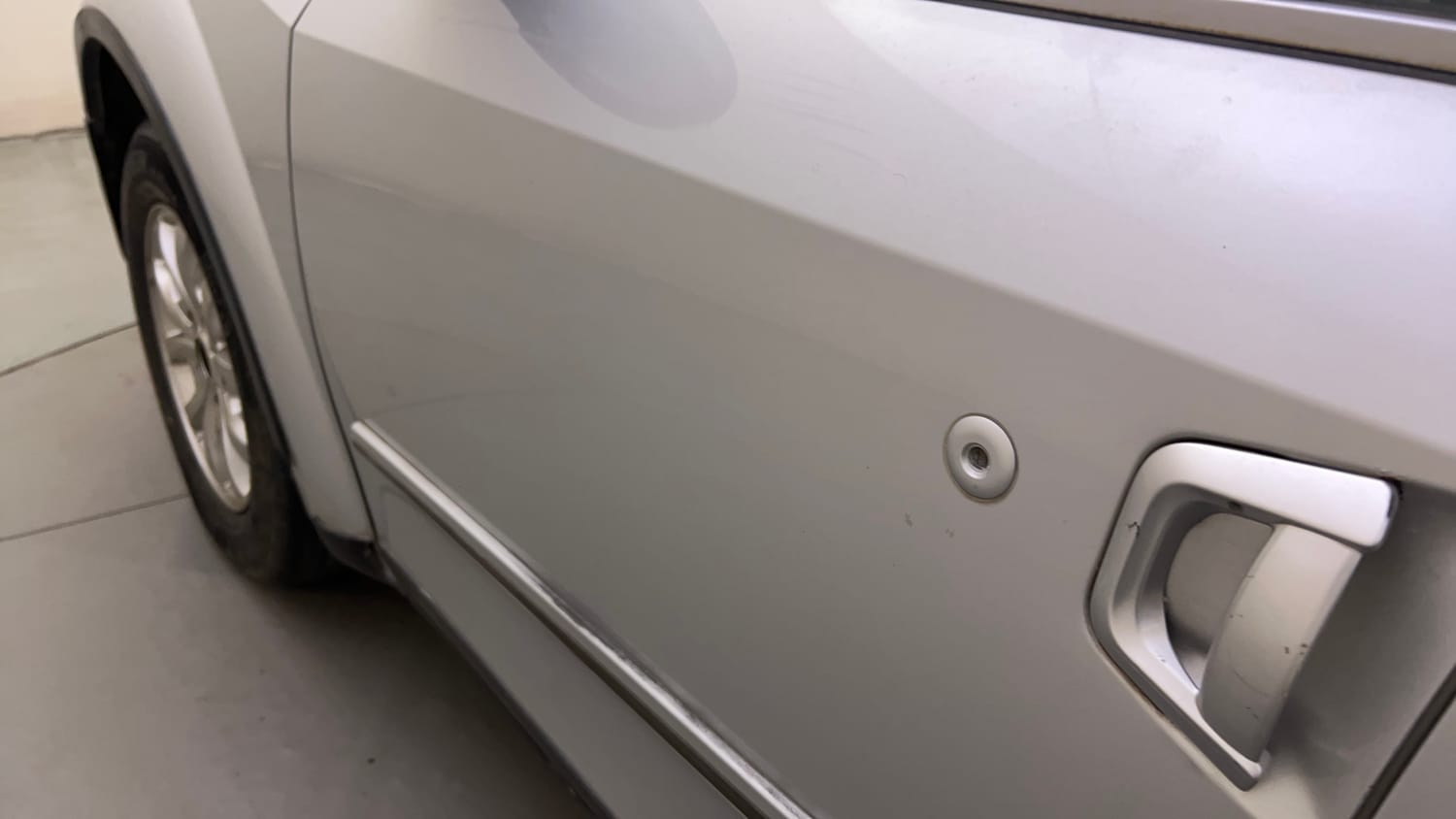 Used 2016 Mahindra XUV500 W10 AT Diesel Automatic dents MINOR SCRATCH