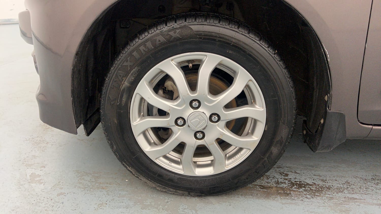 Used 2016 Honda Amaze 1.2 VX i-VTEC Petrol Manual tyres LEFT FRONT TYRE RIM VIEW