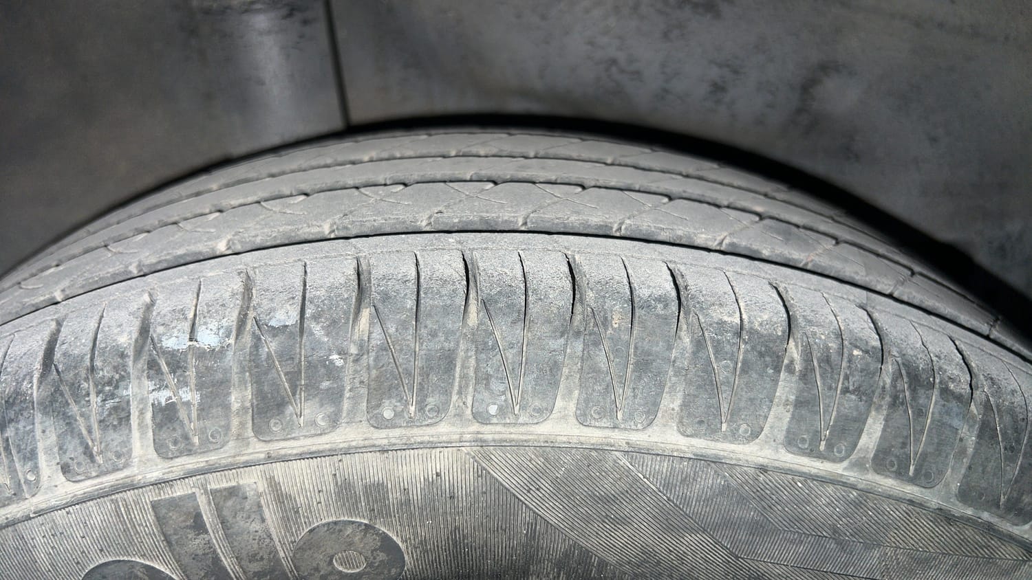 Used 2015 Honda City SV CVT Petrol Automatic tyres RIGHT REAR TYRE TREAD VIEW
