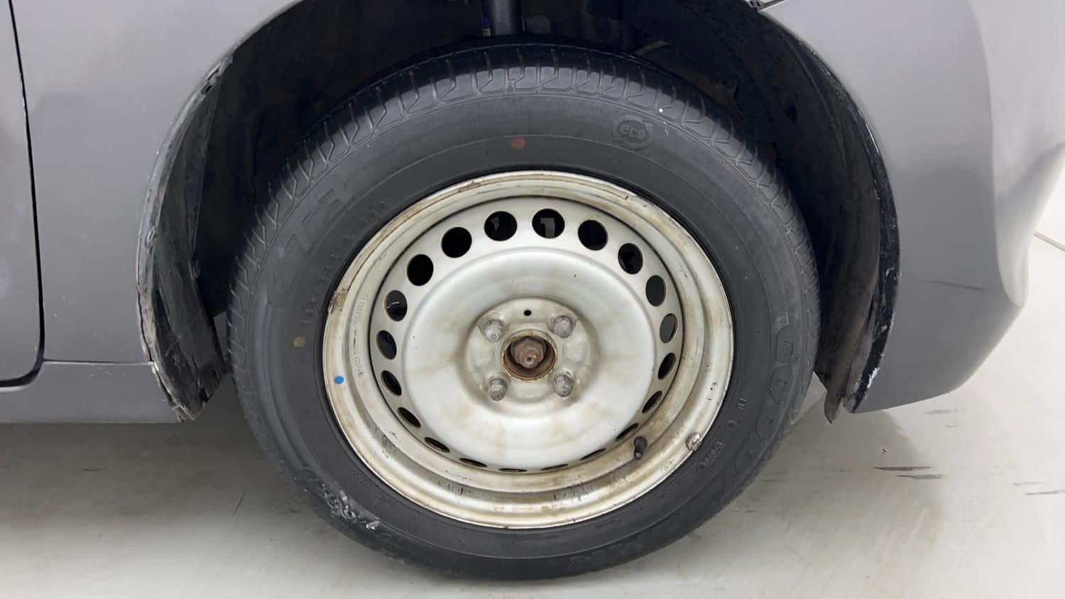 Used 2017 Maruti Suzuki Baleno Sigma 1.2 Petrol Manual tyres RIGHT FRONT TYRE RIM VIEW