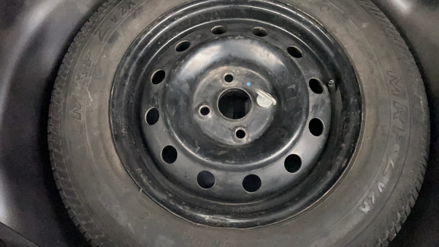 Used 2015 Maruti Suzuki Swift VXi Petrol Manual tyres SPARE TYRE VIEW