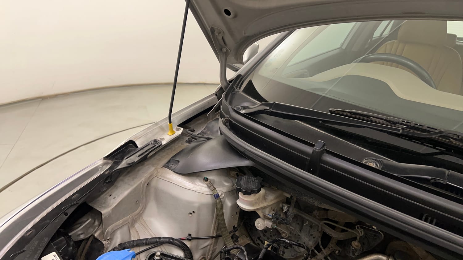 Used 2018 Hyundai Elite i20 Asta 1.2 (O) Petrol Manual engine ENGINE RIGHT SIDE HINGE & APRON VIEW