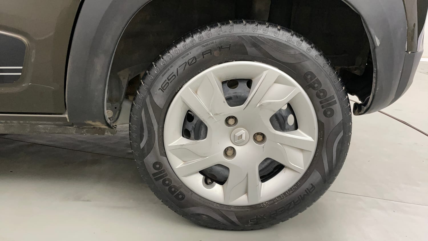 Used 2021 Renault Kwid RXT 1.0 AMT (O) Petrol Automatic tyres LEFT REAR TYRE RIM VIEW