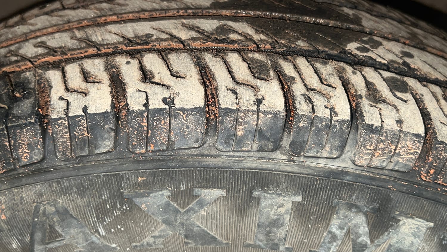 Used 2016 Maruti Suzuki Swift Dzire VXI Petrol Manual tyres RIGHT FRONT TYRE TREAD VIEW