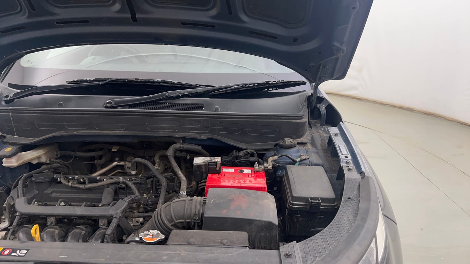 Used 2022 Hyundai Venue SX 1.2 Petrol Petrol Manual engine ENGINE LEFT SIDE HINGE & APRON VIEW