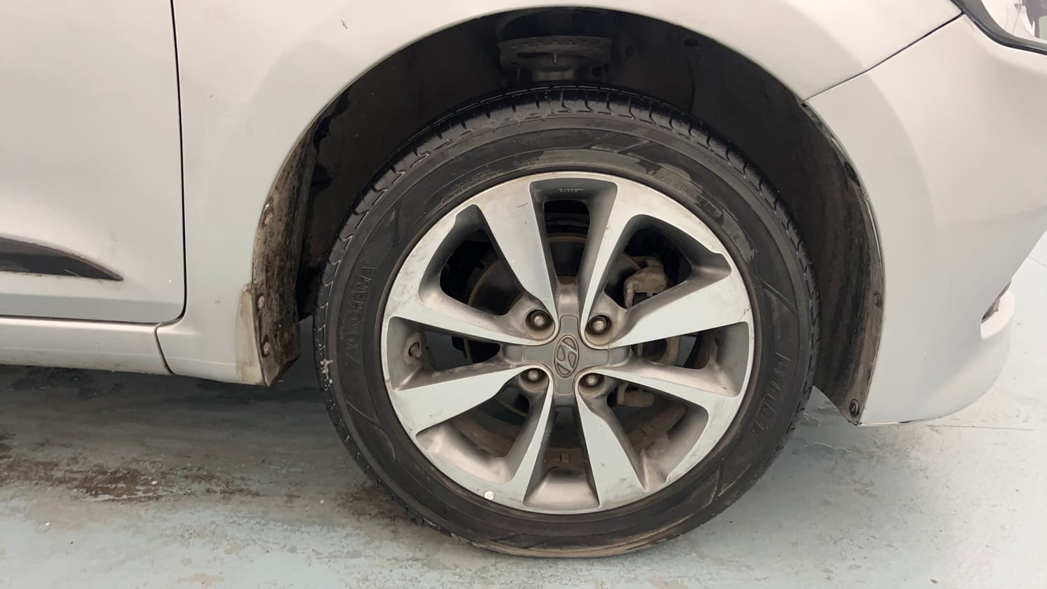 Used 2014 Hyundai Elite i20 Sportz 1.2 Petrol Manual tyres RIGHT FRONT TYRE RIM VIEW