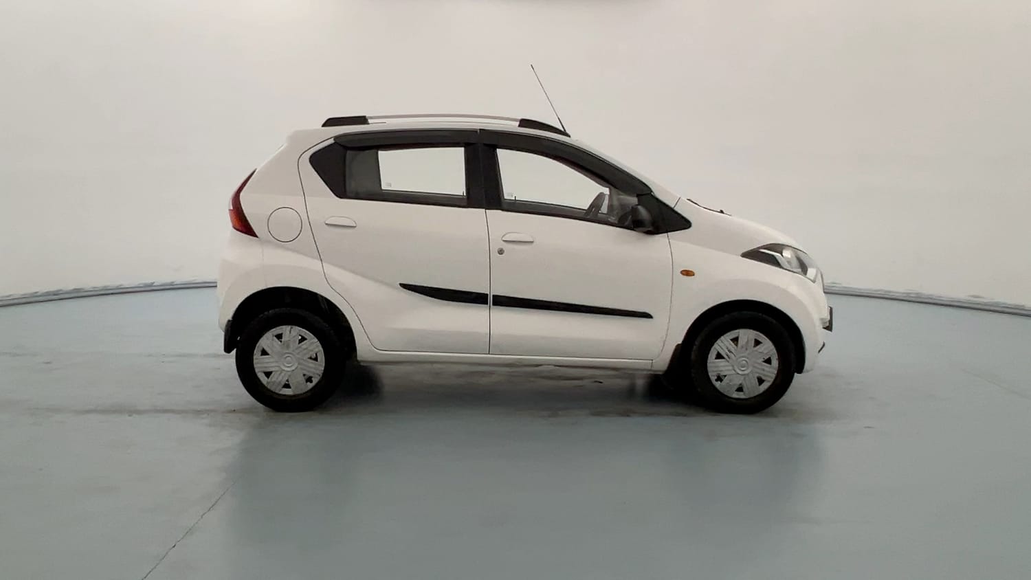 Used 2016 Datsun Redi-GO S Petrol Manual exterior RIGHT SIDE VIEW