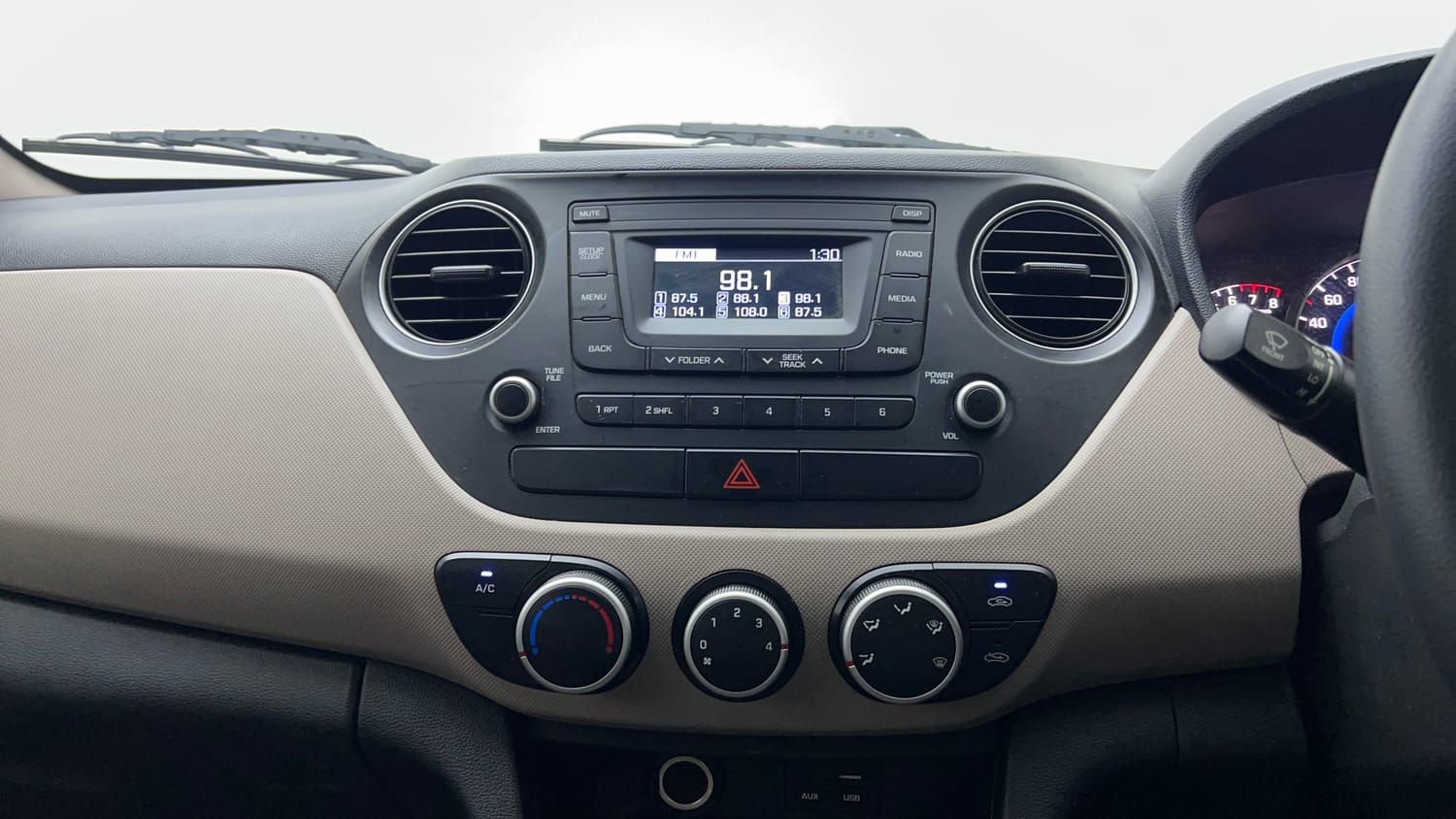 Used 2019 Hyundai Grand i10 Magna 1.2 Kappa VTVT CNG (outside fitted) Cng Manual top_features Integrated (in-dash) music system