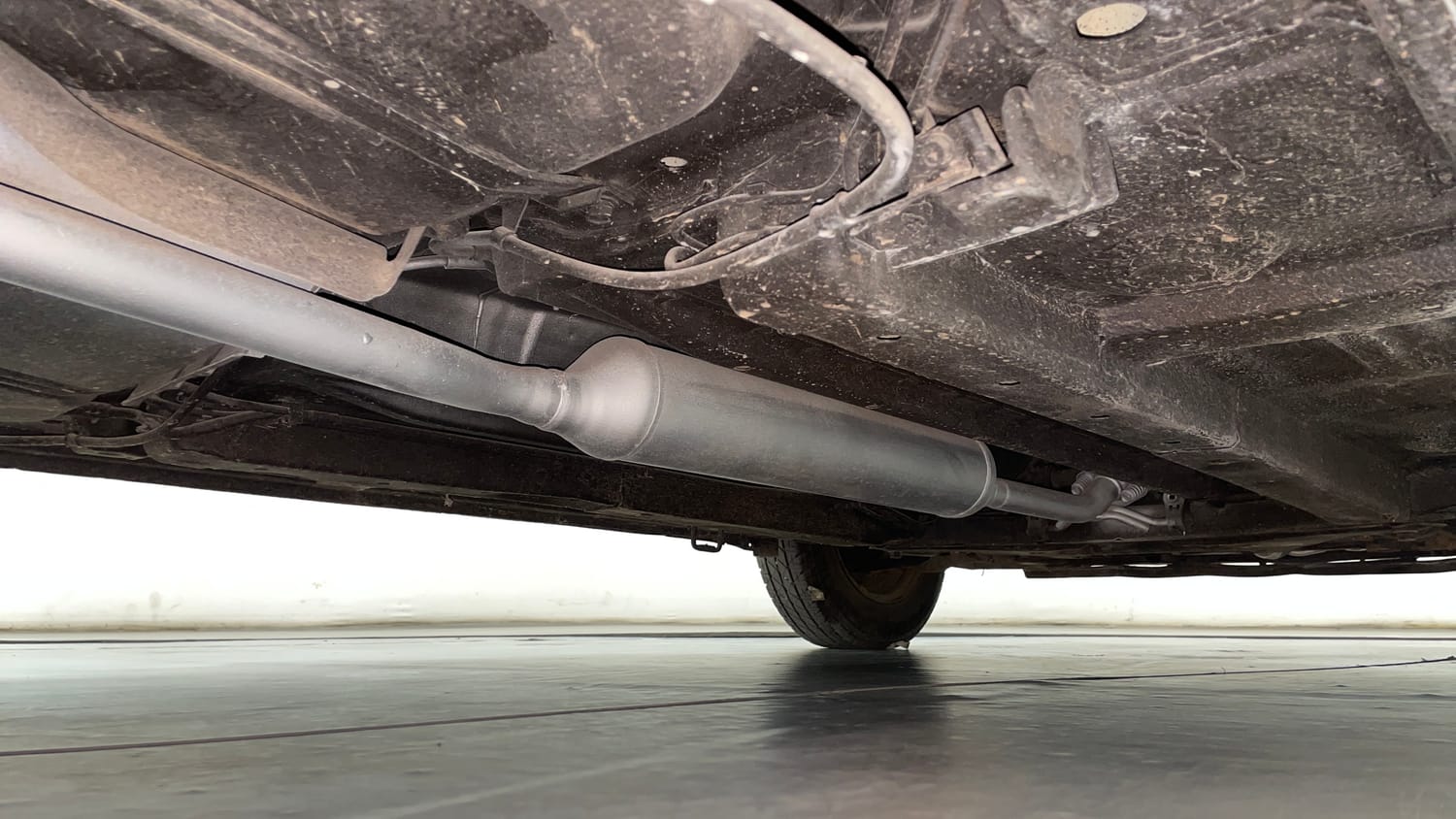 Used 2015 Maruti Suzuki Ritz Vxi BS-IV Petrol Manual extra REAR RIGHT UNDERBODY VIEW