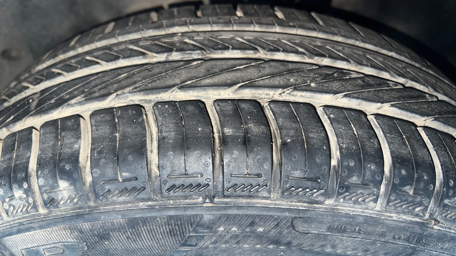 Used 2013 Volkswagen Polo Highline1.2L (P) Petrol Manual tyres LEFT REAR TYRE TREAD VIEW