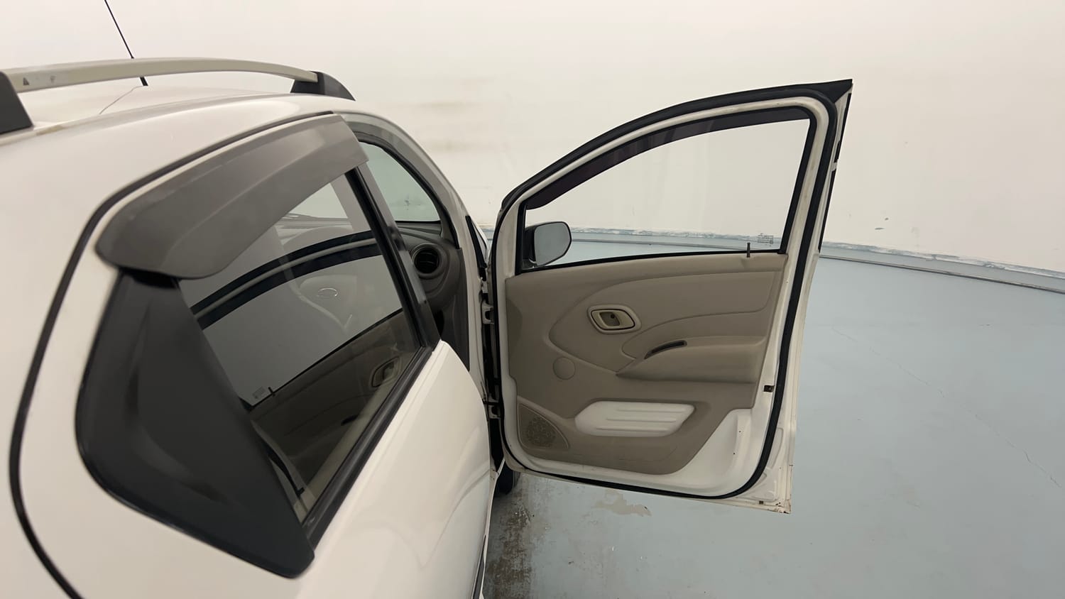 Used 2016 Datsun Redi-GO S Petrol Manual interior RIGHT FRONT DOOR OPEN VIEW
