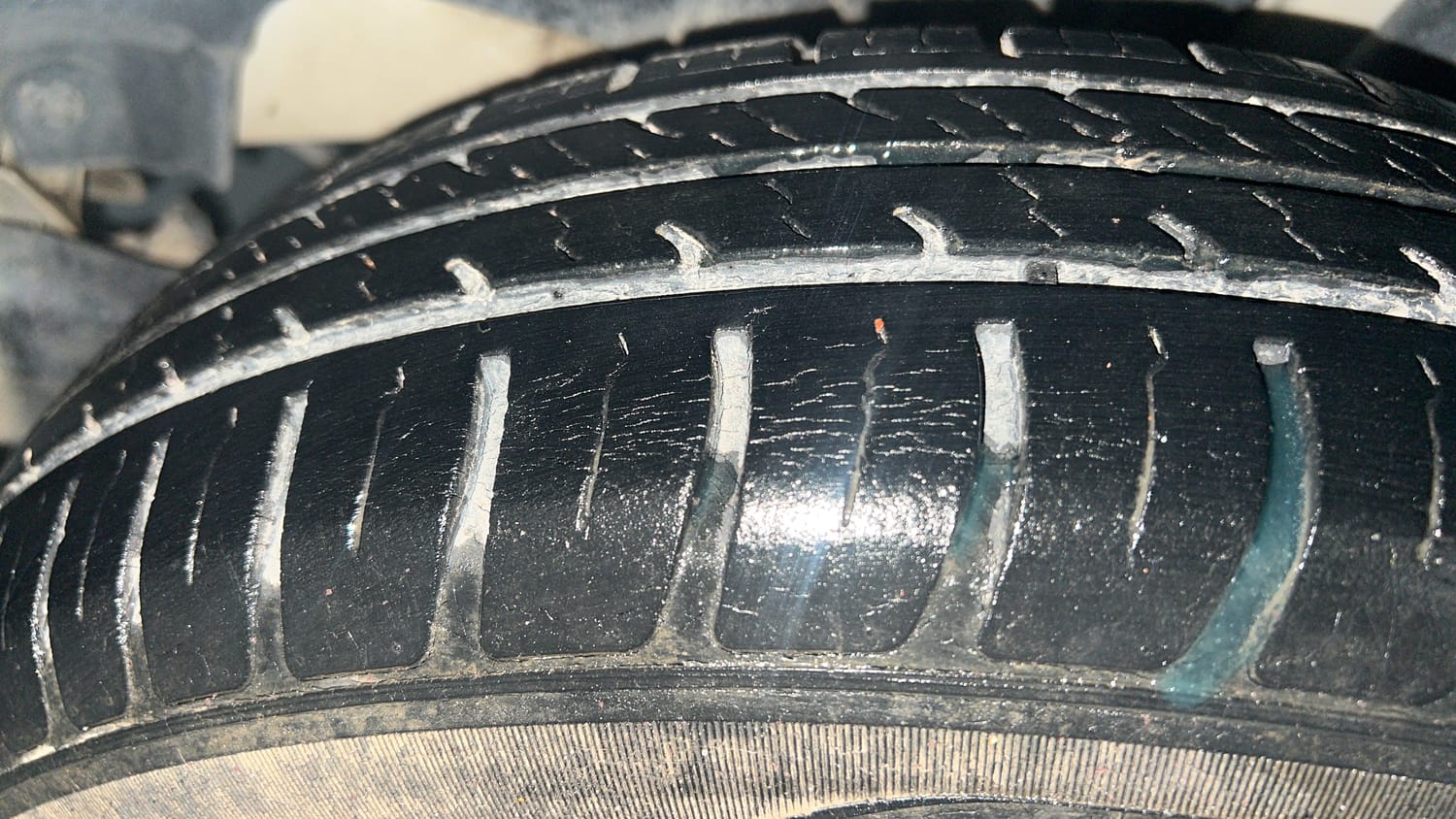 Used 2021 Maruti Suzuki Swift VXi Petrol Manual tyres LEFT REAR TYRE TREAD VIEW