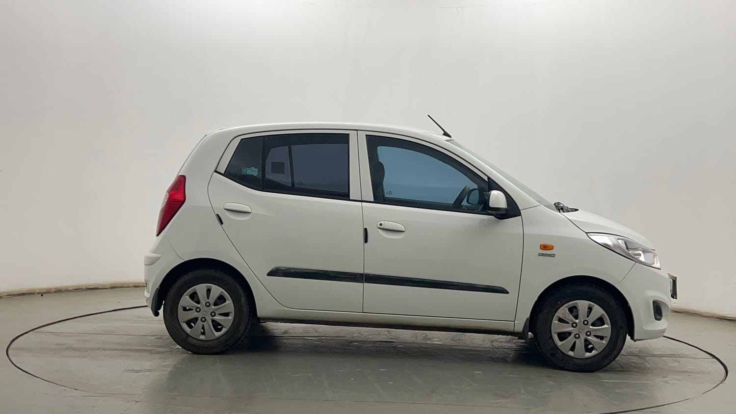 Used 2013 Hyundai i10 Magna 1.1 iRDE2 Petrol Manual exterior RIGHT SIDE VIEW