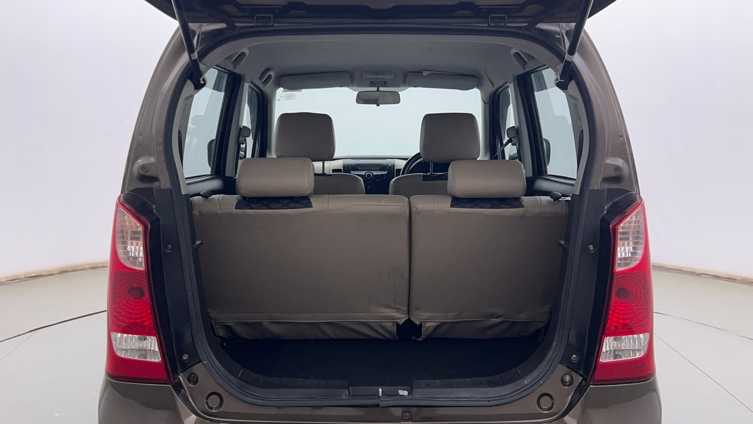 Used 2017 Maruti Suzuki Wagon R VXI Petrol Manual interior DICKY INSIDE VIEW
