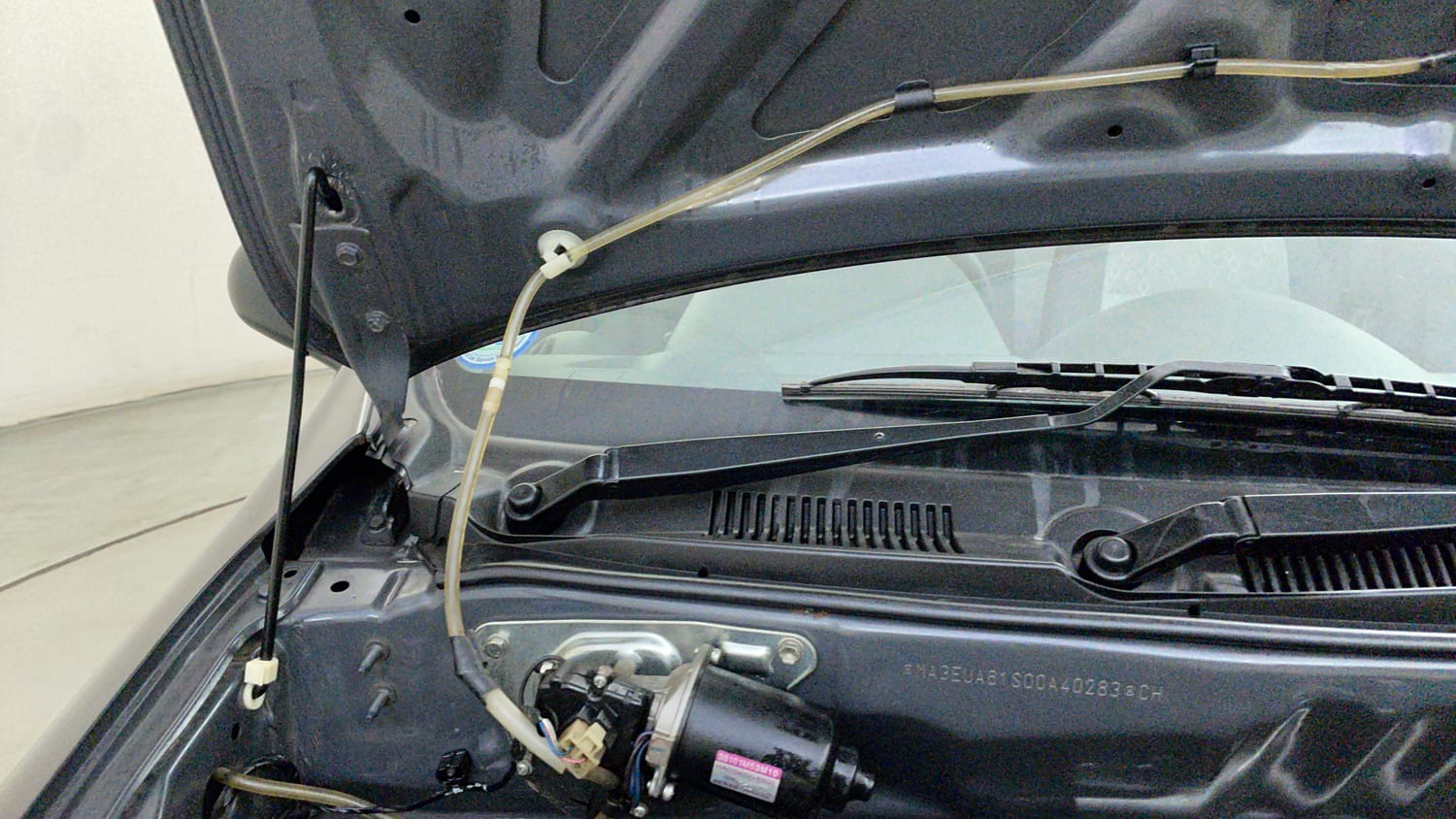Used 2017 Maruti Suzuki Alto 800 LXi Petrol Manual engine ENGINE RIGHT SIDE HINGE & APRON VIEW