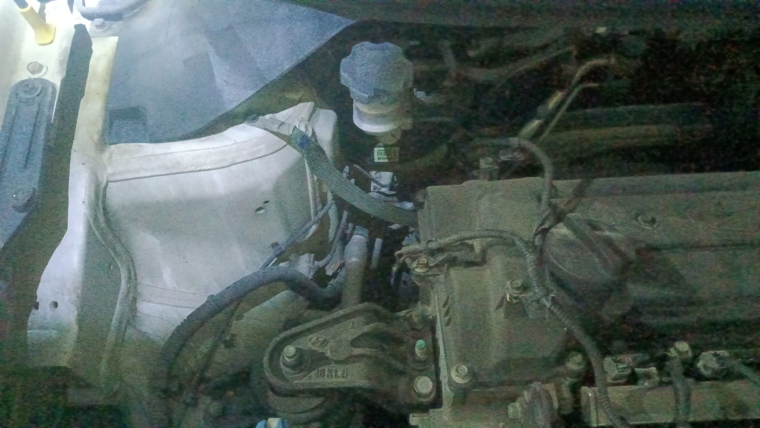 Used 2016 Hyundai Elite i20 Asta 1.2 Petrol Manual engine ENGINE RIGHT SIDE HINGE & APRON VIEW