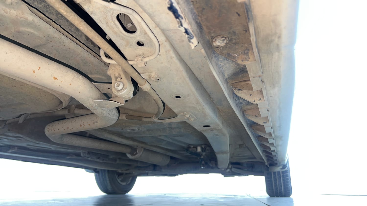 Used 2021 Maruti Suzuki XL6 Alpha AT Petrol Petrol Automatic extra REAR RIGHT UNDERBODY VIEW