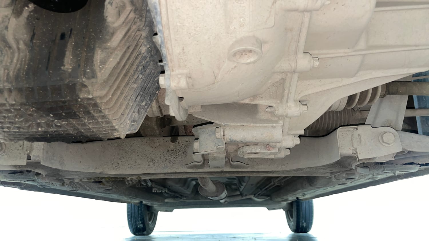 Used 2021 Renault Kwid RXT 1.0 AMT (O) Petrol Automatic extra FRONT LEFT UNDERBODY VIEW