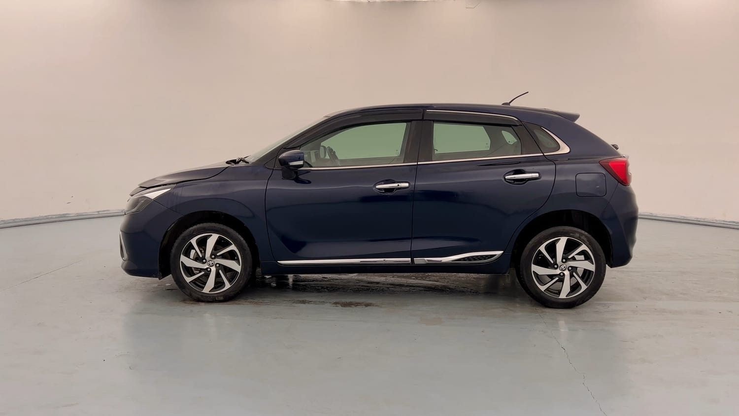 Used 2022 Toyota Glanza V AMT Petrol Automatic exterior LEFT SIDE VIEW
