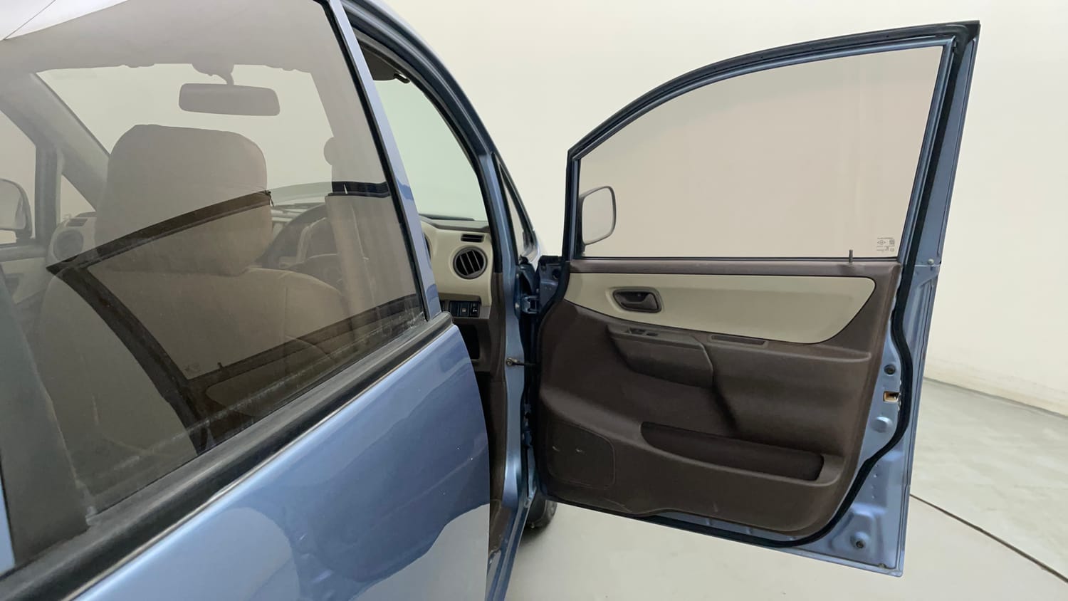 Used 2014 Maruti Suzuki Estilo LXi BS-IV Petrol Manual interior RIGHT FRONT DOOR OPEN VIEW