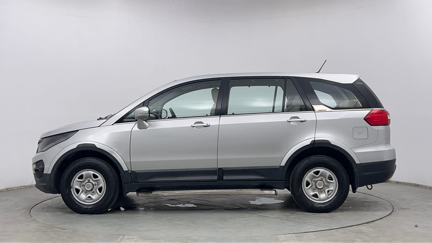 Used 2017 Tata Hexa XM 4x2 7 STR Diesel Manual exterior LEFT SIDE VIEW
