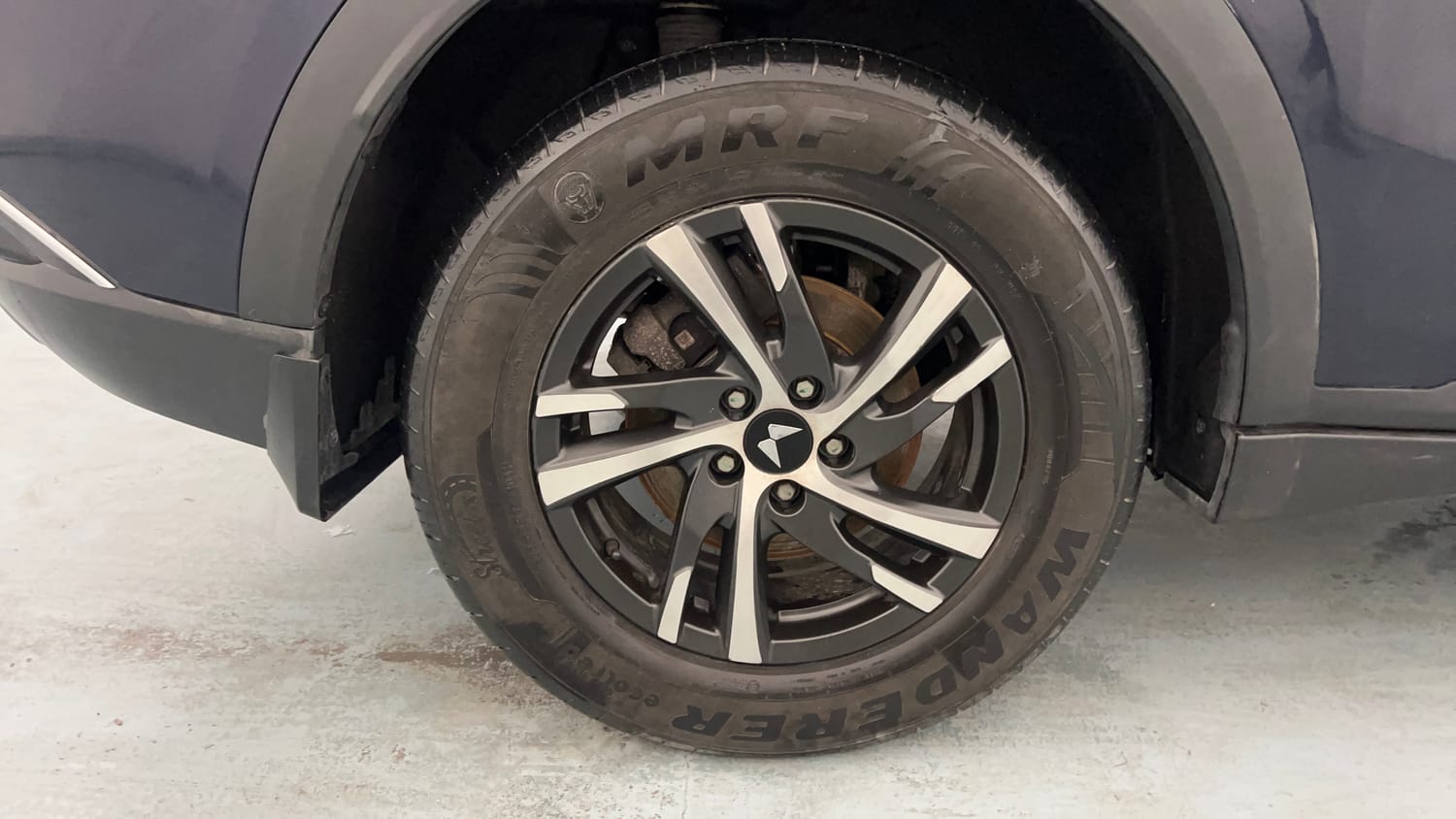 Used 2023 Mahindra XUV700 AX 3 Diesel MT 7 STR Diesel Manual tyres RIGHT REAR TYRE RIM VIEW