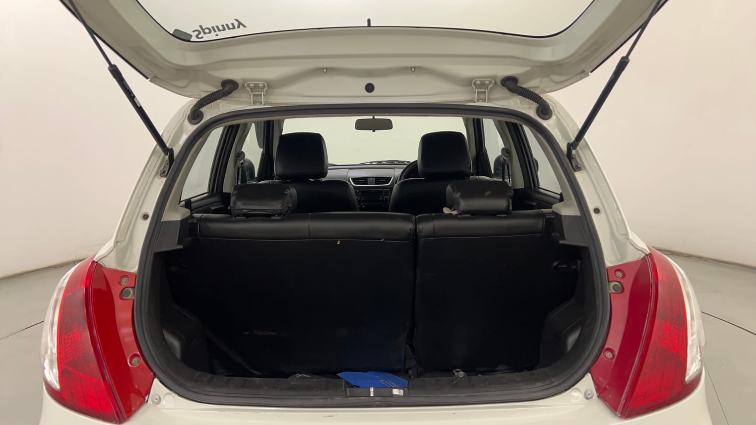 Used 2015 Maruti Suzuki Swift VXi Petrol Manual interior DICKY INSIDE VIEW