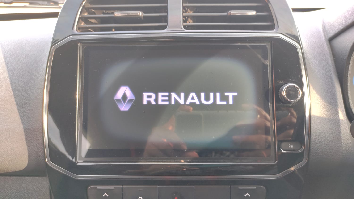 Used 2021 Renault Kwid RXT 1.0 Opt Petrol Manual top_features Integrated (in-dash) music system
