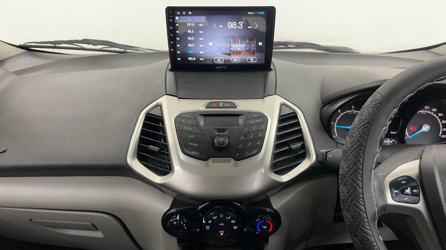 Used 2015 Ford EcoSport Trend 1.5 TDCi Diesel Manual interior MUSIC SYSTEM & AC CONTROL VIEW