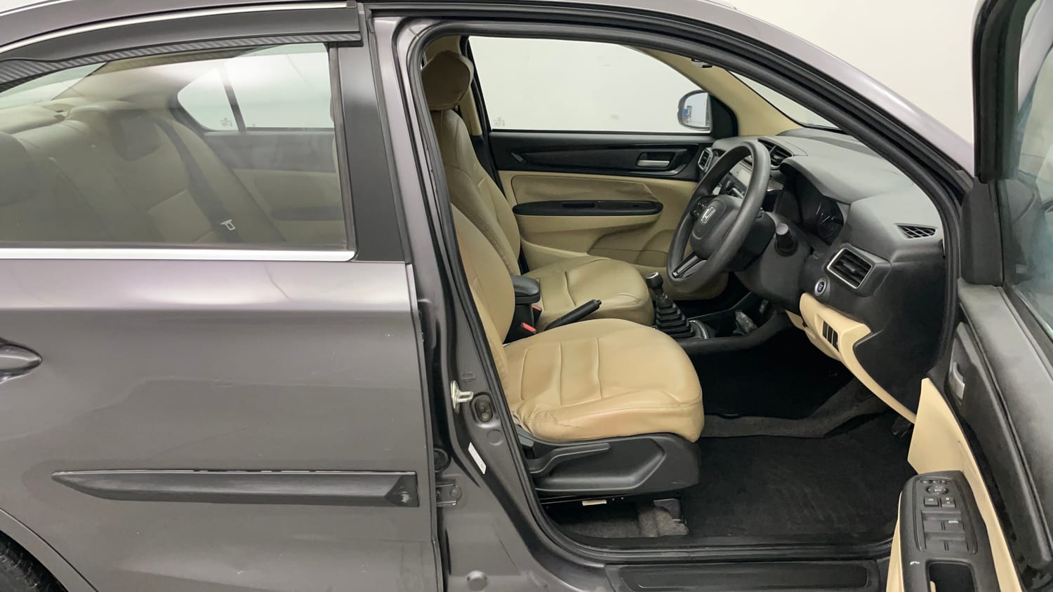 Used 2018 Honda Amaze 1.2 V MT Petrol Petrol Manual interior RIGHT SIDE FRONT DOOR CABIN VIEW