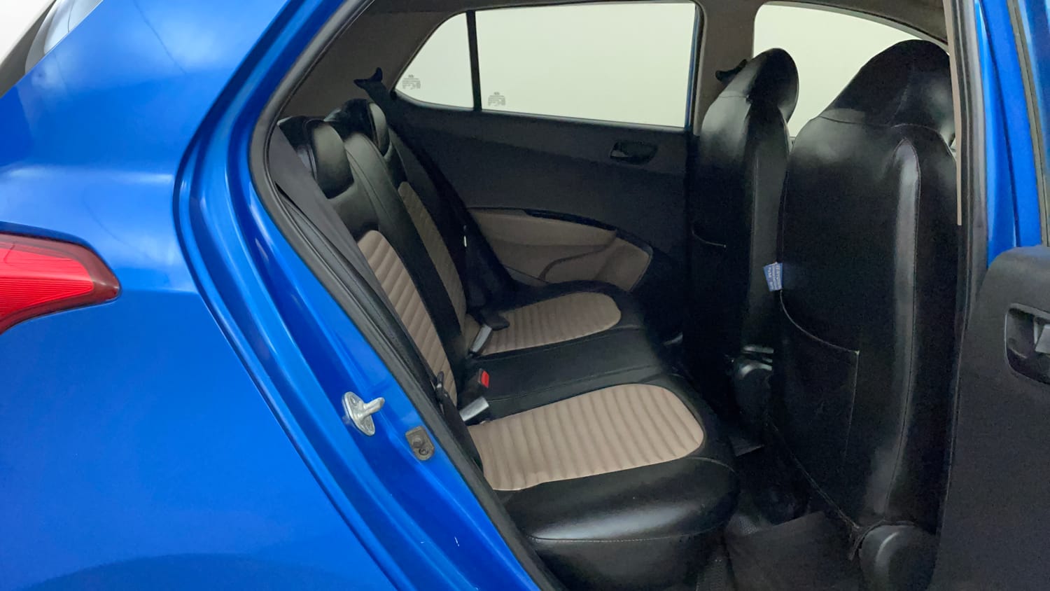 Used 2018 Hyundai Grand i10 Magna 1.2 Kappa VTVT Petrol Manual interior RIGHT SIDE FRONT DOOR CABIN VIEW