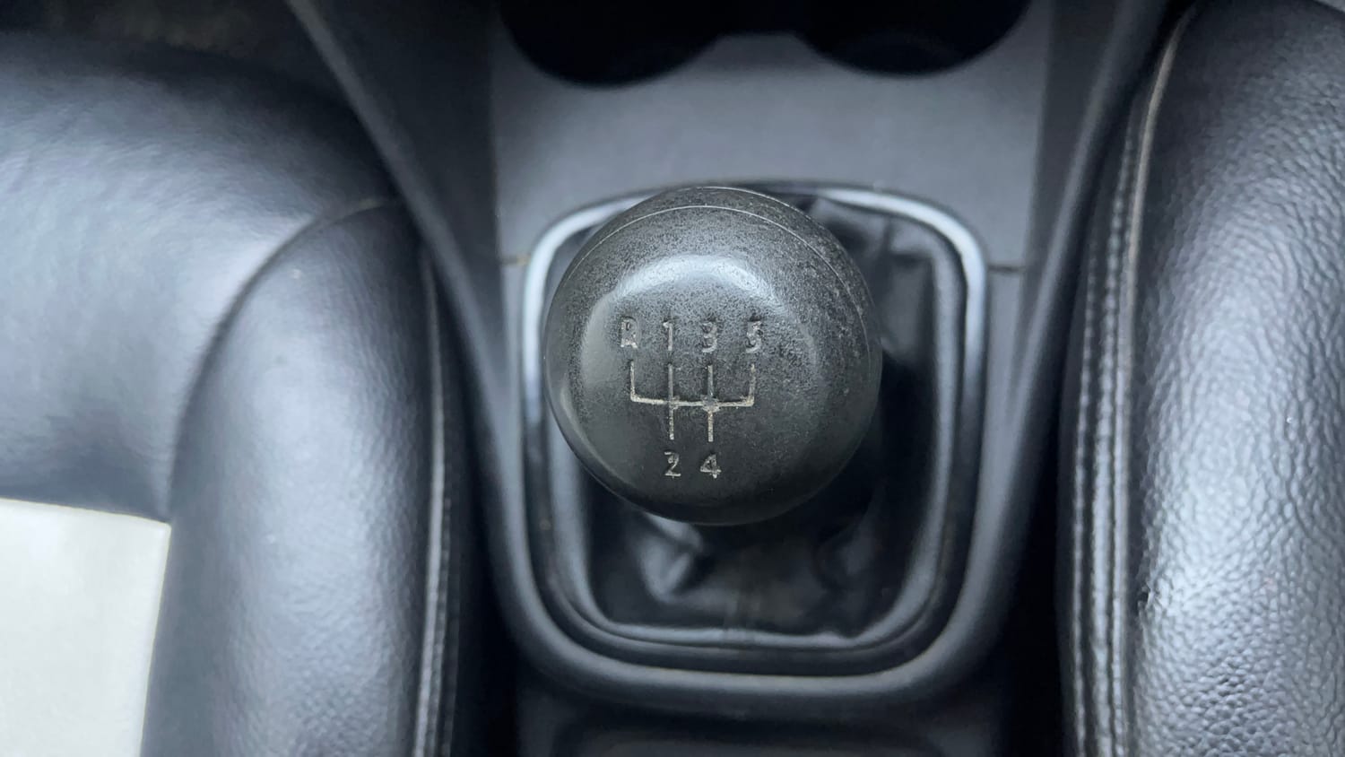 Used 2015 Volkswagen Polo Trendline 1.2L (P) Petrol Manual interior GEAR  KNOB VIEW