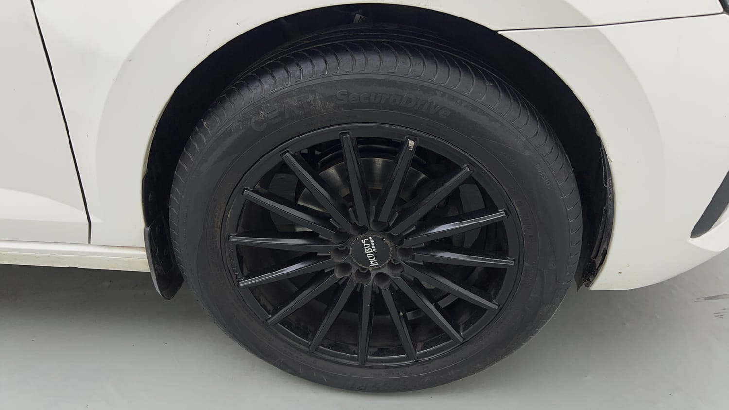Used 2022 Skoda Slavia Ambition 1.0L TSI AT Petrol Automatic tyres RIGHT FRONT TYRE RIM VIEW