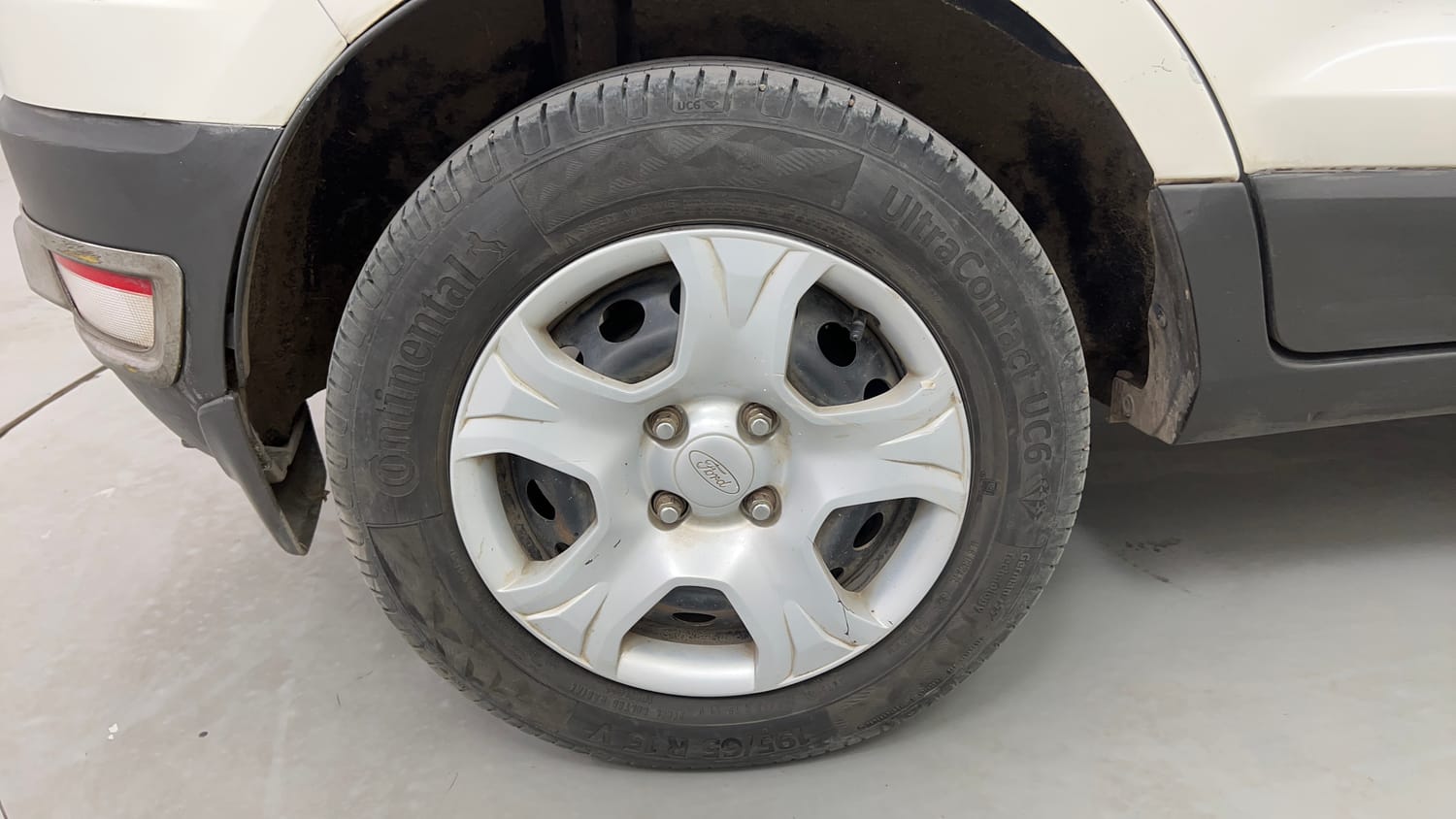 Used 2015 Ford EcoSport Trend 1.5 TDCi Diesel Manual tyres RIGHT REAR TYRE RIM VIEW