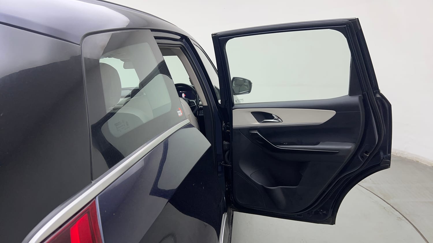 Used 2021 Mahindra XUV700 AX 7 Diesel AT Luxury Pack 7 STR Diesel Automatic interior RIGHT REAR DOOR OPEN VIEW