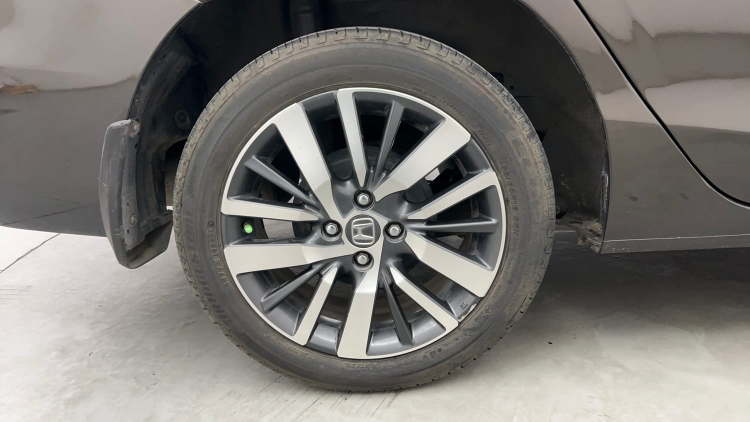 Used 2022 Honda City VX Petrol Petrol Manual tyres RIGHT REAR TYRE RIM VIEW