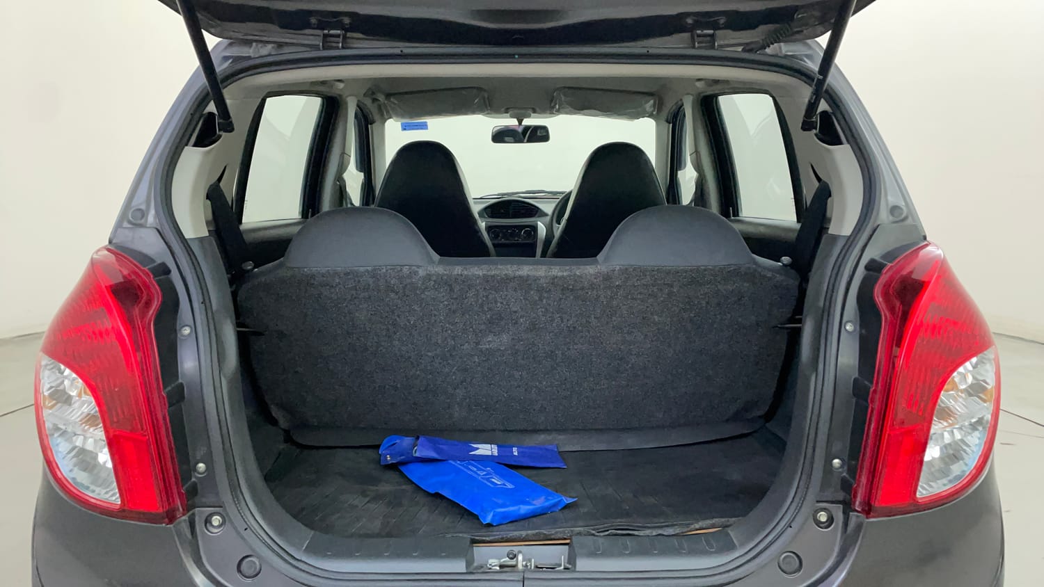 Used 2017 Maruti Suzuki Alto 800 LXi Petrol Manual interior DICKY INSIDE VIEW
